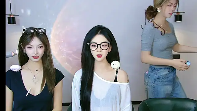 queen-001 online show from August 3, 11:48 am