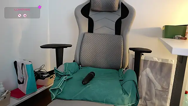 GingerAleMILF online show from September 18, 7:54 am