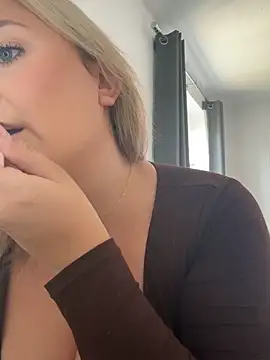 Snapshot of Elliemaee chatting on September 11, 9:31 am Elliemaee online show from September 11, 9:31 am