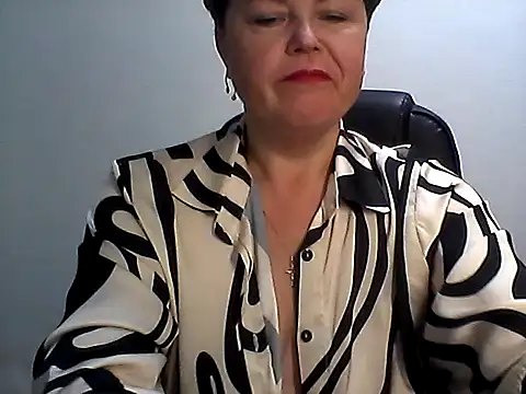 Snapshot of EllaLove2277 chatting on October 19, 5:08 am EllaLove2277 online show from October 19, 5:08 am