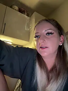 Snapshot of Lyra_XX chatting on June 15, 8:33 pm Lyra XX online show from June 15, 8:33 pm