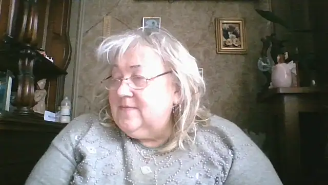 Snapshot of Lala-Love56 chatting on April 3, 6:33 am Lala-Love56 online show from April 3, 6:33 am