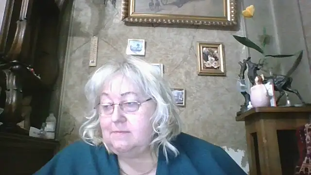 Snapshot of Lala-Love56 chatting on April 6, 11:49 pm Lala-Love56 online show from April 6, 11:49 pm