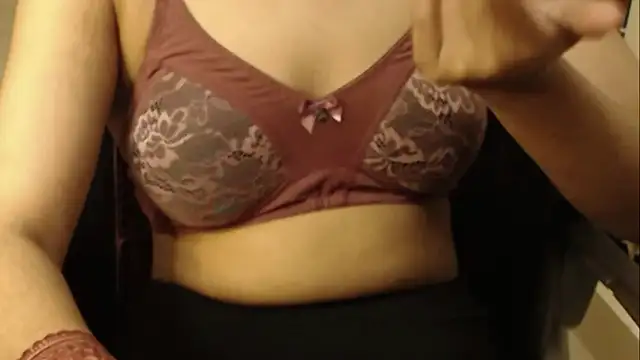 Snapshot of erotic_indiancam chatting on February 23, 5:27 am erotic indiancam online show from February 23, 5:27 am