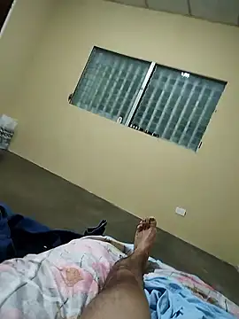 Snapshot of Eszteban1987 chatting on January 12, 11:21 pm Eszteban1987 online show from January 12, 11:21 pm