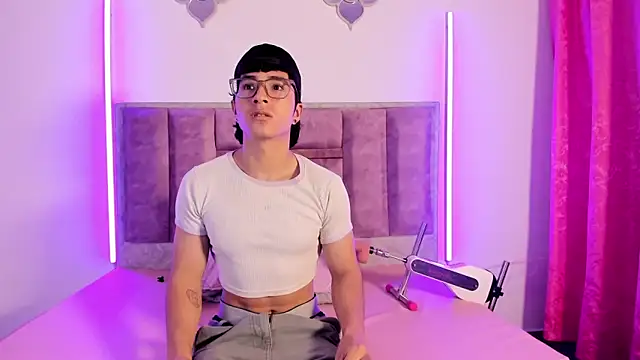 0anonimo bottom1 online show from October 3, 12:57 pm