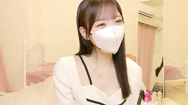 roachan  online show from February 17, 1:29 pm