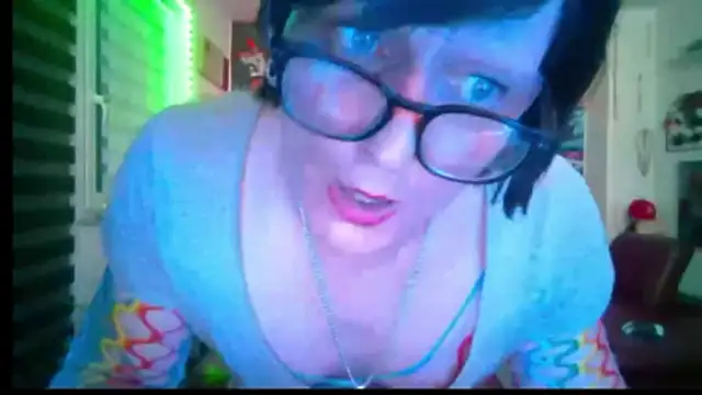 hellgirl1980 online show from May 8, 7:52 pm