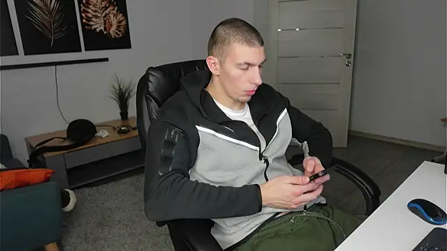 Ryan Dozer online show from January 6, 7:12 am