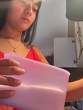 charlottekiss99 online show from May 6, 4:12 pm