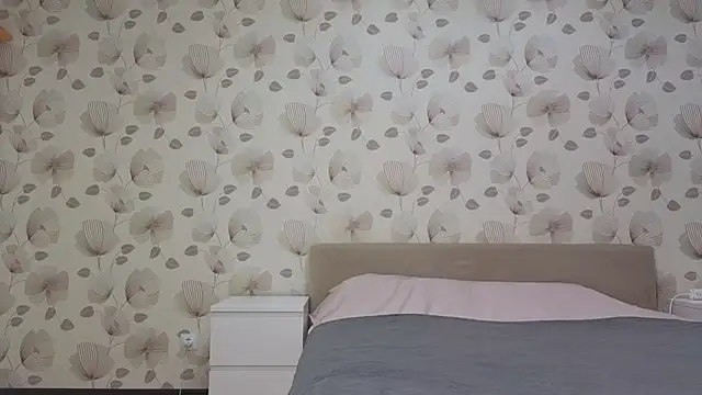 Annabel theMoon online show from December 5, 4:10 am