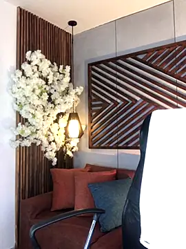 B Wild online show from October 6, 1:14 am