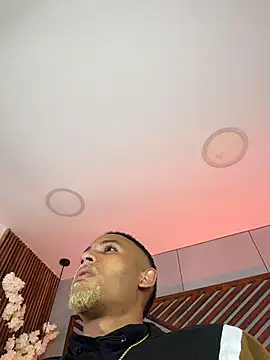 Snapshot of B_Wild chatting on February 3, 6:51 am B Wild online show from February 3, 6:51 am