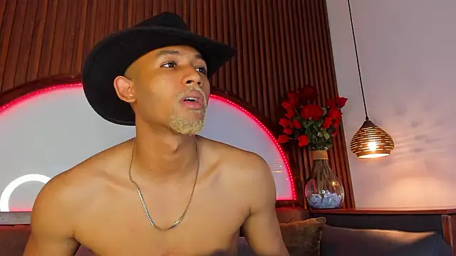 Snapshot of B_Wild chatting on February 4, 1:44 am B Wild online show from February 4, 1:44 am