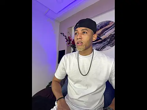 Snapshot of B_Wild chatting on February 11, 4:17 am B Wild online show from February 11, 4:17 am