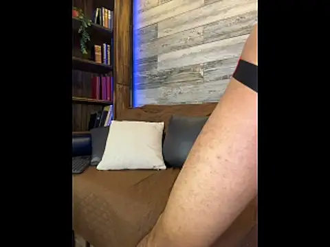 Snapshot of B_Wild chatting on March 1, 4:03 am B Wild online show from March 1, 4:03 am