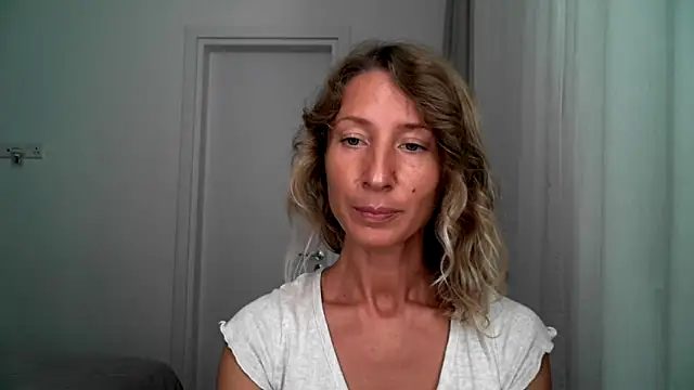 Snapshot of Paevoa chatting on September 17, 8:27 am Paevoa online show from September 17, 8:27 am