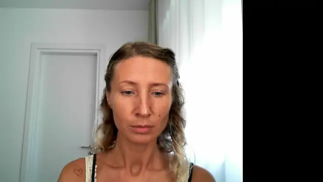 Snapshot of Paevoa chatting on September 18, 9:33 am Paevoa online show from September 18, 9:33 am