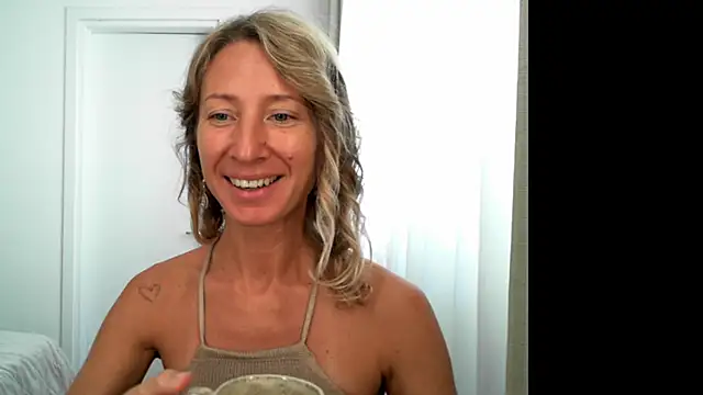 Snapshot of Paevoa chatting on October 17, 7:22 am Paevoa online show from October 17, 7:22 am