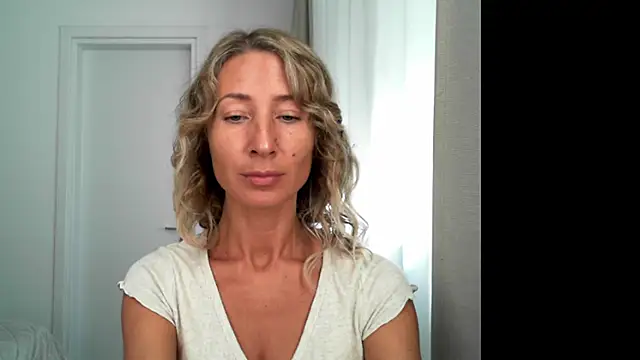 Snapshot of Paevoa chatting on October 21, 9:54 am Paevoa online show from October 21, 9:54 am