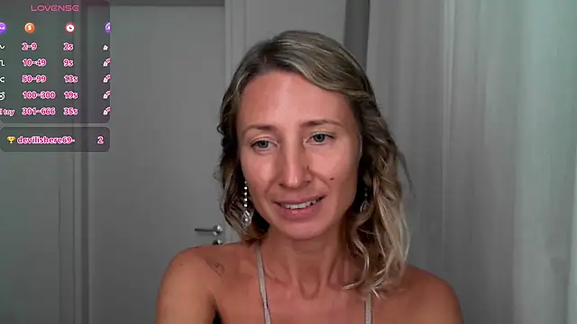 Snapshot of Paevoa chatting on November 11, 3:12 pm Paevoa online show from November 11, 3:12 pm