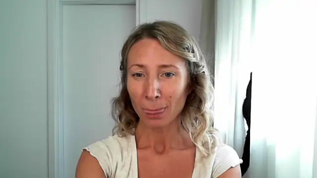 Snapshot of Paevoa chatting on November 13, 9:19 am Paevoa online show from November 13, 9:19 am