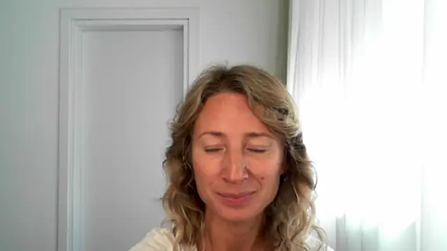 Snapshot of Paevoa chatting on November 14, 9:52 am Paevoa online show from November 14, 9:52 am