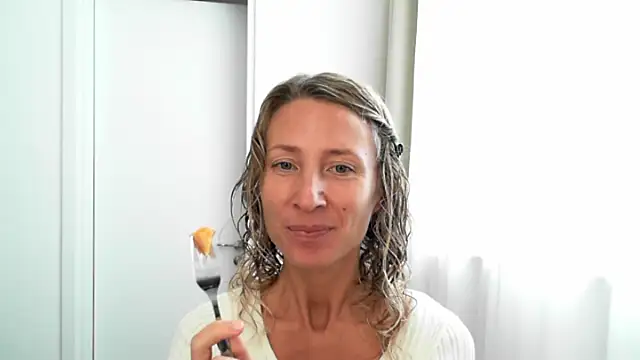 Snapshot of Paevoa chatting on November 18, 9:58 am Paevoa online show from November 18, 9:58 am