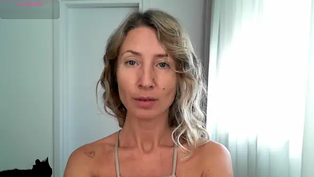 Snapshot of Paevoa chatting on November 25, 8:58 am Paevoa online show from November 25, 8:58 am