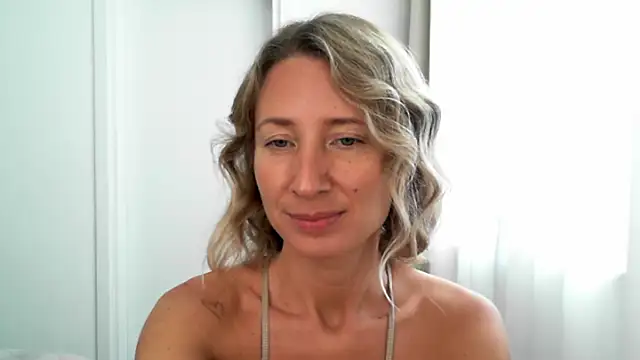 Snapshot of Paevoa chatting on November 26, 9:54 am Paevoa online show from November 26, 9:54 am