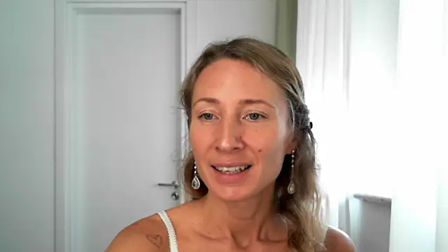 Snapshot of Paevoa chatting on November 27, 10:06 am Paevoa online show from November 27, 10:06 am