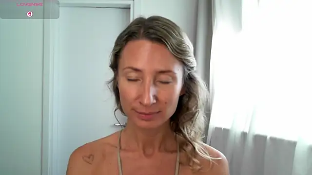 Snapshot of Paevoa chatting on November 28, 9:01 am Paevoa online show from November 28, 9:01 am