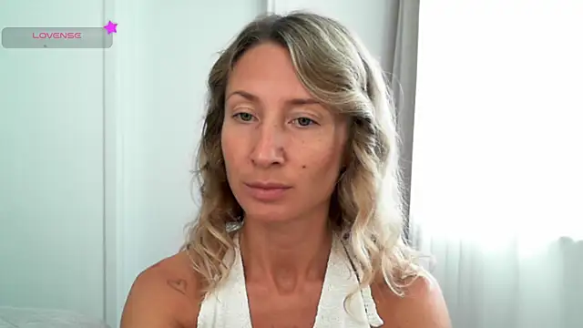 Snapshot of Paevoa chatting on December 3, 9:29 am Paevoa online show from December 3, 9:29 am