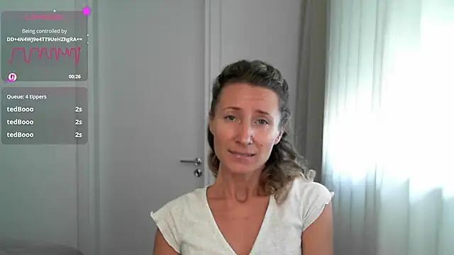 Snapshot of Paevoa chatting on December 5, 10:02 am Paevoa online show from December 5, 10:02 am