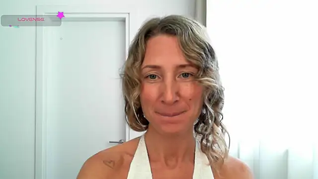 Snapshot of Paevoa chatting on December 19, 9:49 am Paevoa online show from December 19, 9:49 am