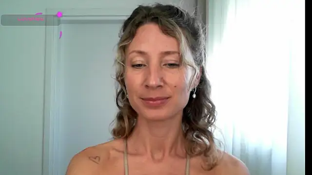 Snapshot of Paevoa chatting on February 4, 8:20 am Paevoa online show from February 4, 8:20 am