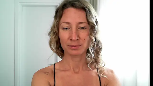 Snapshot of Paevoa chatting on March 24, 9:58 am Paevoa online show from March 24, 9:58 am