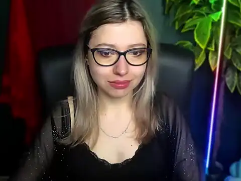 loveHeidi online show from March 31, 4:24 am