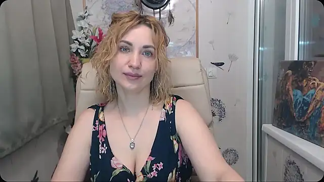 KatrinAlluring online show from December 15, 5:01 am