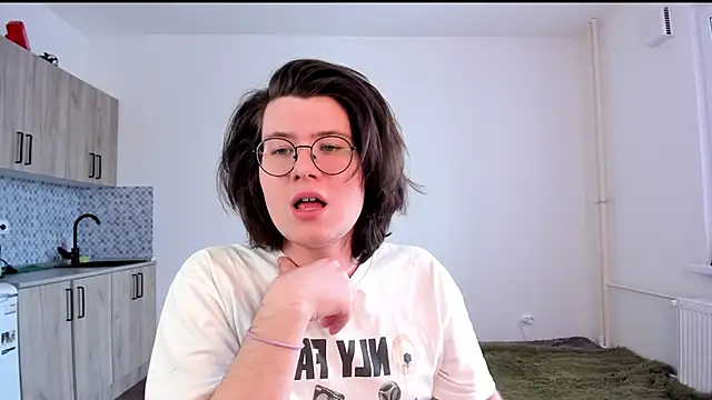 Snapshot of Derek_Shameless chatting on February 17, 12:45 pm Derek Shameless online show from February 17, 12:45 pm