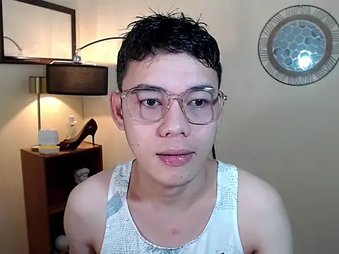 Snapshot of keirflorianxx chatting on October 5, 2:32 am keirflorianxx online show from October 5, 2:32 am