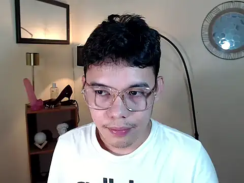 Snapshot of keirflorianxx chatting on October 18, 2:03 am keirflorianxx online show from October 18, 2:03 am