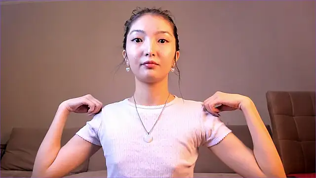 nooniemoon online show from October 5, 8:34 am