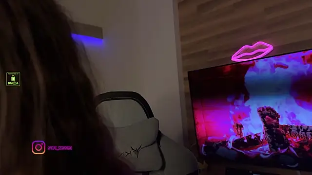 Snapshot of SofI-Play chatting on September 24, 6:44 pm SofI-Play online show from September 24, 6:44 pm