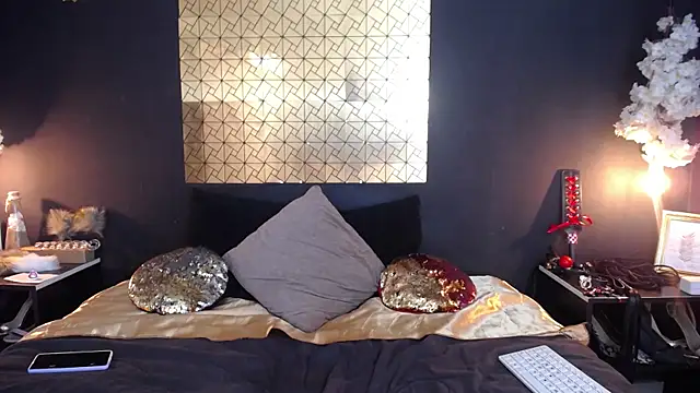 kinky momm online show from April 11, 4:55 pm