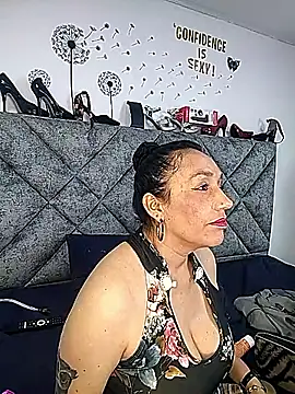 Shantey Laurent online show from April 6, 3:46 pm