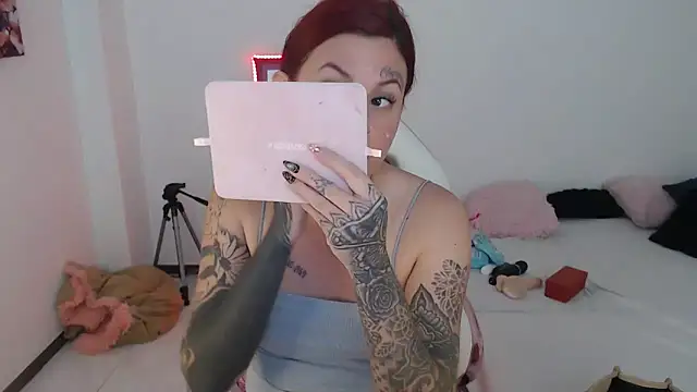 Maddy Vicius19 online show from October 12, 8:08 pm