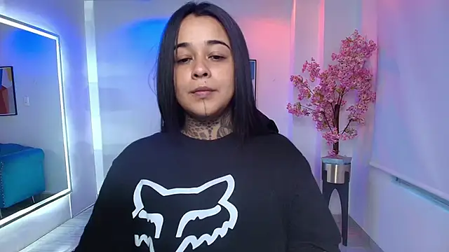 Black roseee online show from May 24, 10:53 am