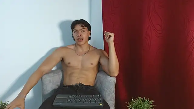 adriel escalante online show from September 13, 1:27 am