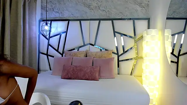 Snapshot of Susanna_Cute chatting on February 5, 1:27 pm Susanna Cute online show from February 5, 1:27 pm